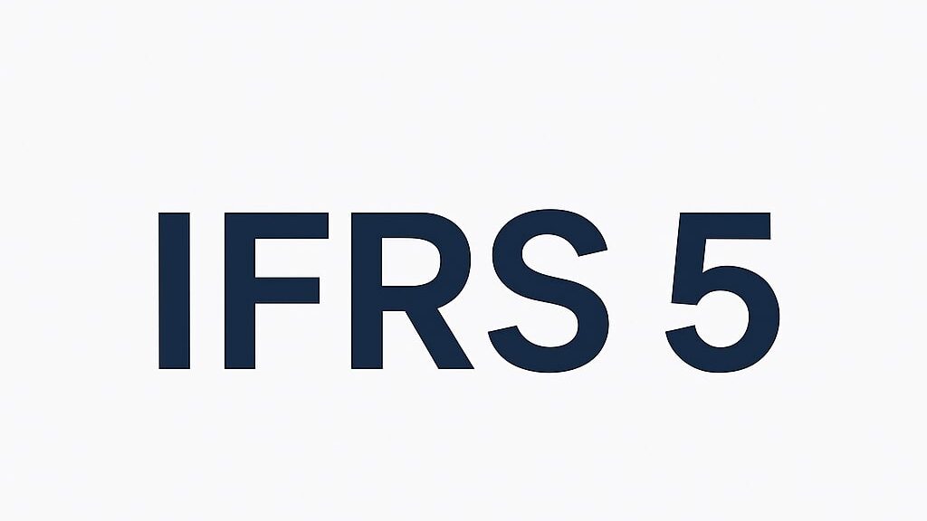 הלוגו הטקסטואלי IFRS 5 על רקע לבן - תקן חשבונאות בינלאומי להצגת נכסים לא שוטפים מיועדים למכירה
